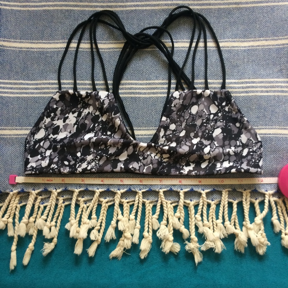 SOLD 🌸 Reversible Strappy Bikini Top - Picture 7 of 8